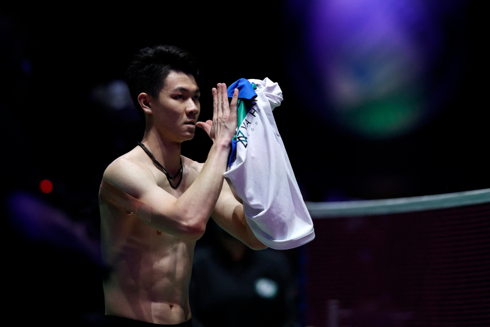 Lee Zii Jia gestures as he thanks the umpire after beating Denmarku00e2u20acu2122s Viktor Axelsen during the menu00e2u20acu2122s singles final of the All England Open Badminton Championship at the Utilita Arena in Birmingham, central England, March 21, 2021. u00e2u20acu201d AFP pic 