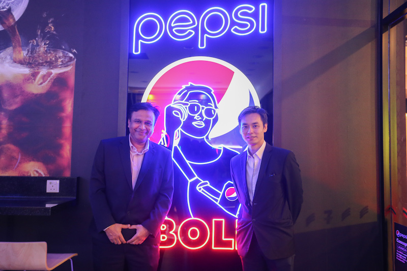 Etika Holdings chief executive officer for Malaysia, Singapore, and Brunei Khalid Alvi (left) and 7-Eleven Malaysia co-chief executive officer Wong Wai Keong posing with one of the store’s neon signs. — Picture by Ahmad Zamzahuri