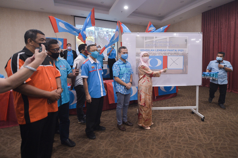 PKR leaders and members are seen during the PKR Annual General Meeting at Lembah Pantai April 4, 2021. u00e2u20acu201d Picture by Miera Zulyana