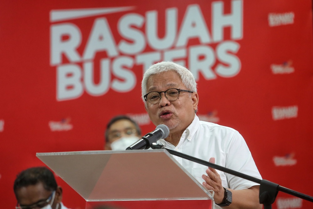 Datuk Hussamuddin Yaacub at a press conference at Karangkraf in Shah Alam April 5, 2021. u00e2u20acu201d Picture by Choo Choy May