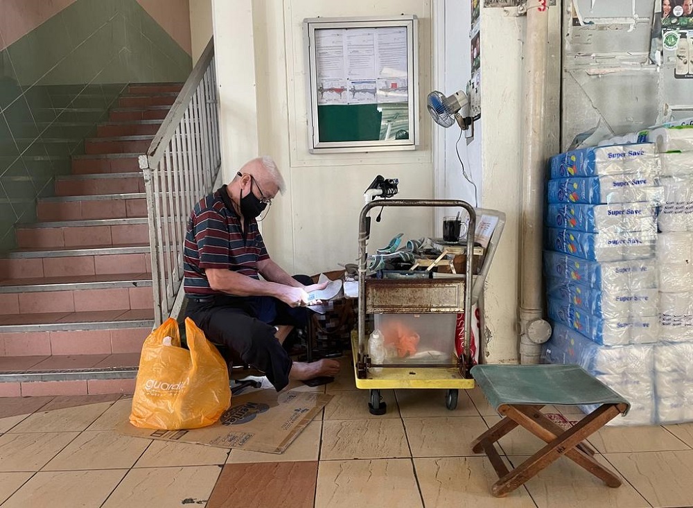 Cobbler Yeong Miow Hor, 81, a street vendor who operates in Marine Parade housing estate. u00e2u20acu201d TODAY pic 