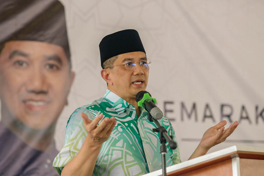 Gombak MP Datuk Seri Mohamed Azmin Ali speaks at the Ihya Ramadan Mosques and Surau donation presentation ceremony in Gombak April 11, 2021. u00e2u20acu201d Picture by Firdaus Latif