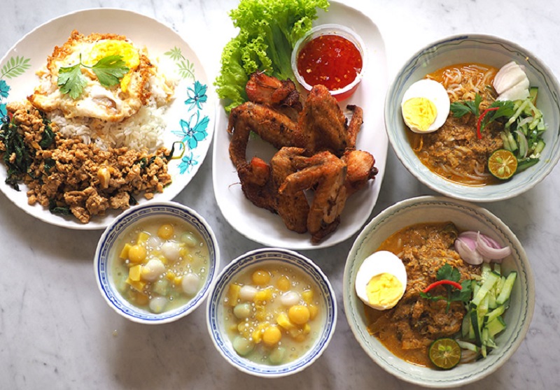 According to Beacon Hospitalu00e2u20acu2122s Dietitian, Tan Lu Think, overeating with an empty stomach has its own consequences including making us feel uncomfortable and drowsy. u00e2u20acu201d Picture by Lee Khang Yi