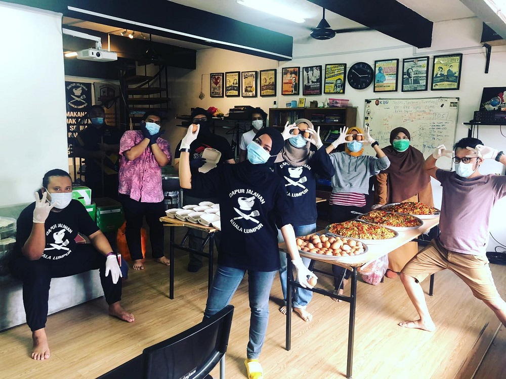 In addition to feeding the needy, DJKL is also helping them to register for the Covid-19 vaccine. — Picture via Facebook/dapurjalanankl