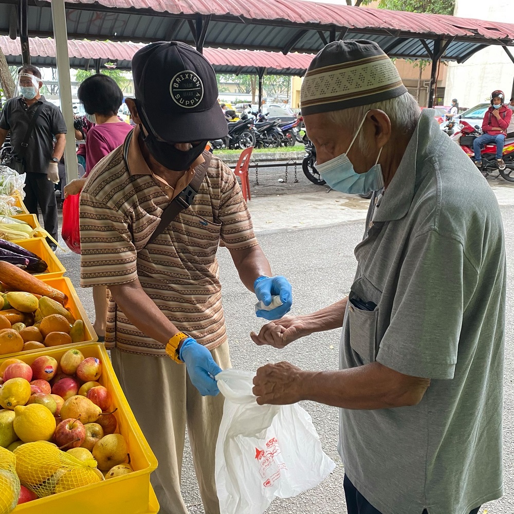 Residents of two PPR flats in Kuala Lumpur received surplus groceries recently as part of a collaboration between KSK and Lotuss Stores. — Picture via Facebook/KSKPage