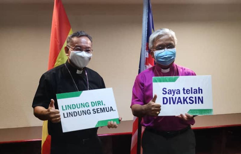 Poh (left) and Danald in a photo after vaccination. u00e2u20acu201d Borneo Post Online pic