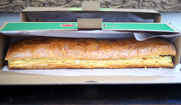 The top puff pastry layer for Strudel Bakery House covers the strudel properly.