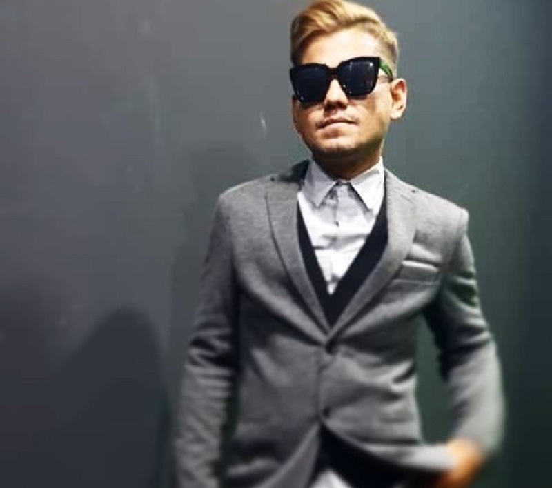 Azlan Typewriteru00e2u20acu2122s father has passed away after three weeks of battling Covid-19. u00e2u20acu2022 Picture via Instagram/azlanTypewriter