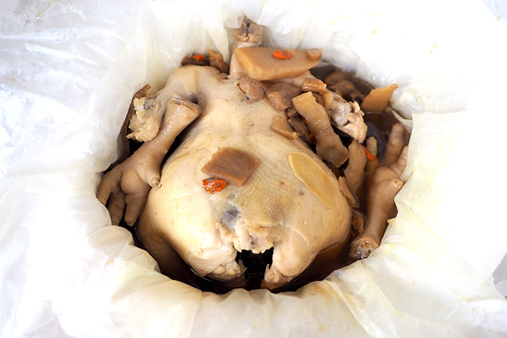 Comfort me with herbal steamed chicken that is juicy, succulent and tasty.