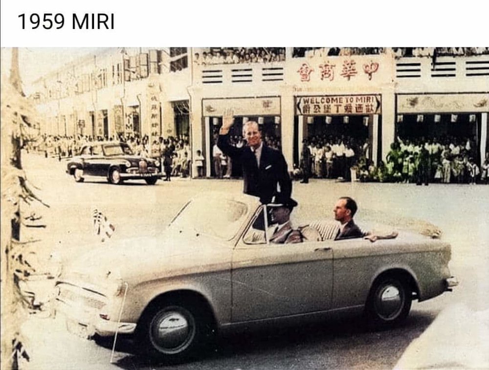An old photo shared by Chang Yi on Facebook shows Prince Philip waving to the crowd from the motorcade when he visited Miri. u00e2u20acu201d Picture via Borneo Post