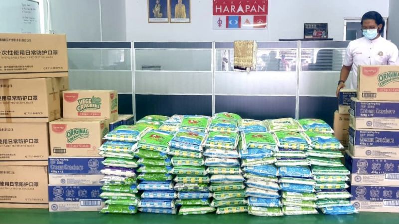 Sheikh Umar with contributions of essential items in his service centre after Sekolah Kebangsaan Paloh 2 called off the handing over of the items late yesterday. u00e2u20acu201d Picture courtesy of Sheikh Umar Bagharib Ali