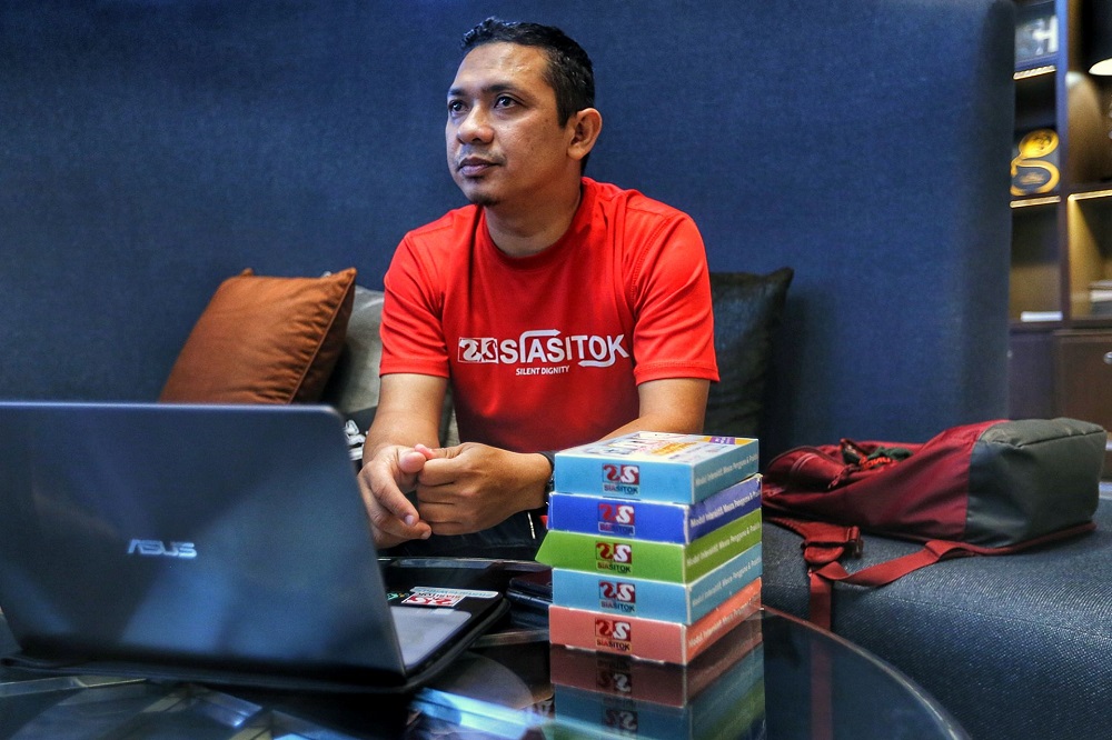 Apart from augmented reality sign language flashcards, Siasitok plans to introduce a sign language board game along with learning sign language via virtual reality as well.