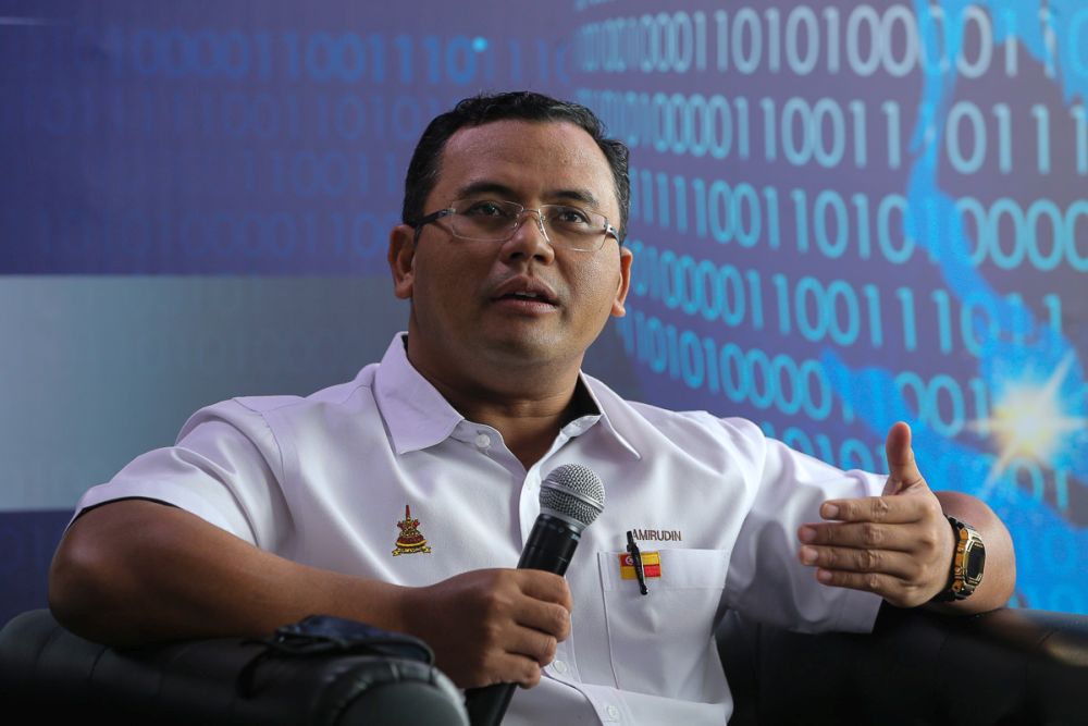 Selangor Mentri Besar Datuk Seri Amirudin Shari (centre) speaks during a press conference after launching the Smart Digital Infrastructure at Wisma Ihsan in Shah Alam April 16, 2021. u00e2u20acu201d Picture by Yusof Mat Isa