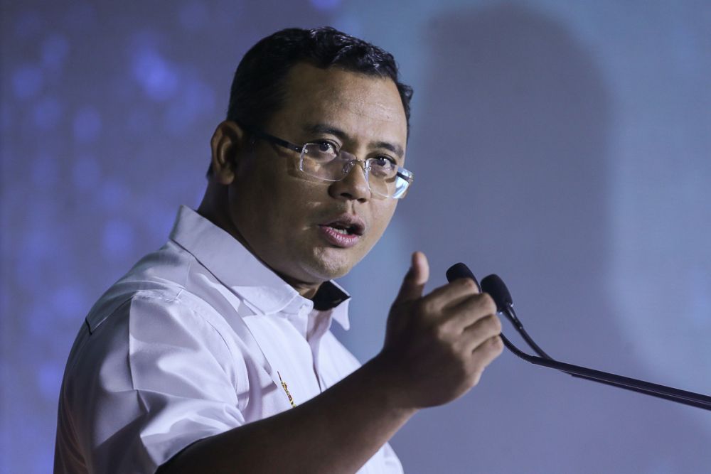 Selangor Mentri Besar Datuk Seri Amirudin Shari speaks during the launch of the Smart Digital Infrastructure at Wisma Ihsan in Shah Alam April 16, 2021. u00e2u20acu201d Picture by Yusof Mat Isa