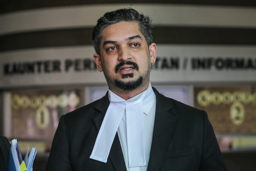 Lawyer V. Vemal Arasan speaks to reporters at the Shah Alam High Court April 23, 2021. — Picture by Yusof Mat Isa