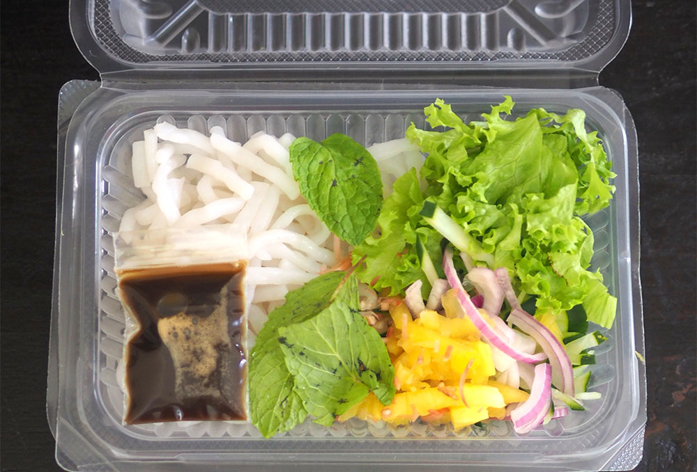 Your rice noodles, toppings and prawn paste are packed separately.