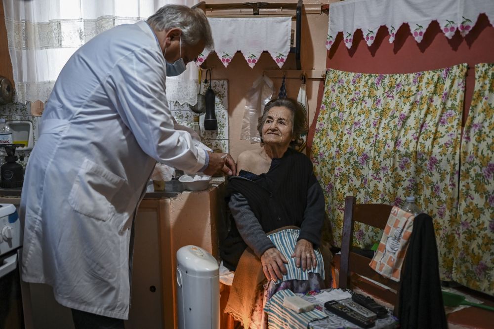 Doctor Anargyros Mariolis vaccinates an elderly woman against Covid-19 who is unable to visit the health center of Elafonissos, on the Elafonissos Island. u00e2u20acu201d ETX Studio pic