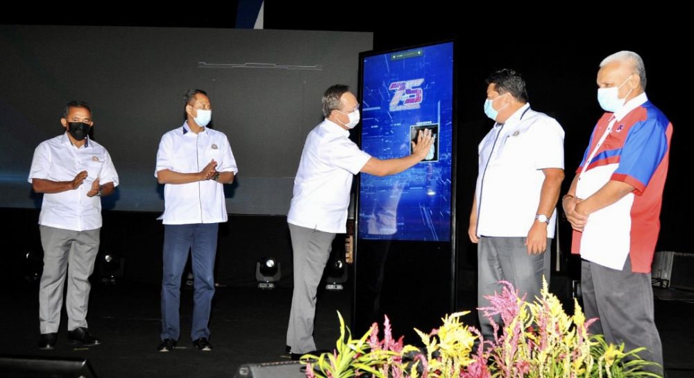 Johor Mentri Besar Datuk Hasni Mohammad (centre) officiates RTMu00e2u20acu2122s 75th anniversary celebrations in Johor Baru, u00e2u20acu201d Picture by Ben Tan