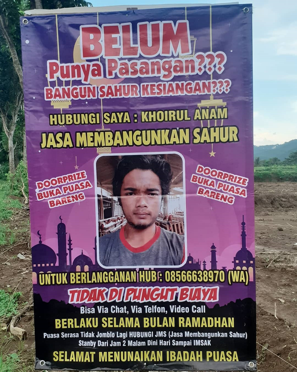 An Indonesian man is offering wake-up call for his countrymen in Indonesia in conjunction with Ramadan. u00e2u20acu2022 Picture via Instagram/ anam_chenel