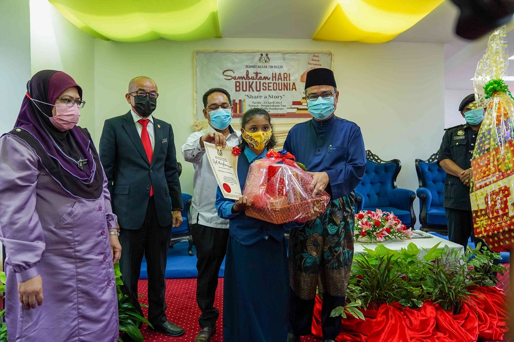 V. Kiranyaah, a Year Four pupil at SK Marian Convent, says she has read 105 books. u00e2u20acu2022 Picture by Farhan Najib