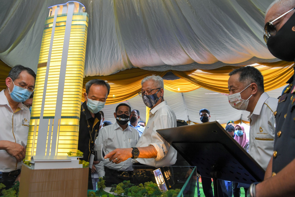 Datuk Seri Ismail Sabri Yaakob looks at the model of the building to be built after officiating the groundbreaking ceremony of the MAF Veterans Foundation and Pasukhas Development Sdn Bhd project in Kuala Lumpur, April 2, 2021. u00e2u20acu201d Bernama pic 