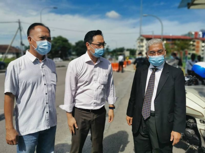 Johor PKR deputy chief Jimmy Puah Wee Tse (centre) is pictured with lawyer Hassan Abdul Karim (right) outside the Johor Baru South district police headquarters in Larkin April 8, 2021. u00e2u20acu201d Picture by Ben Tannnn