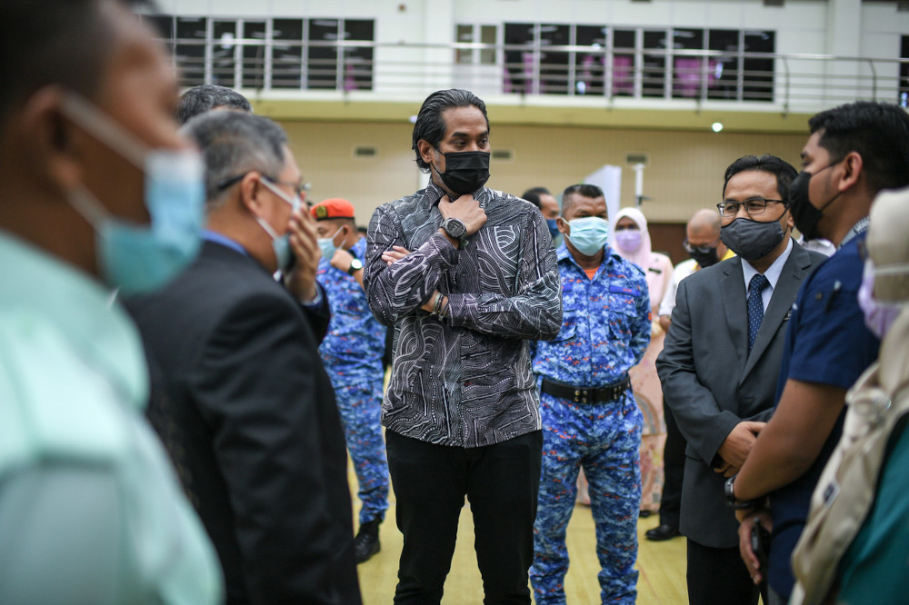 Khairy Jamaluddin visits the Vaccination Centre at Dewan Wawasan 2020 in Kangar, Perlis, April 27, 2021. u00e2u20acu201d Bernama pic 