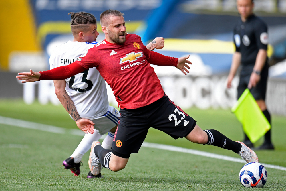 Manchester United defender Luke Shaw vies with Leeds United midfielder Kalvin Phillips during the English Premier League football match in Leeds, northern England April 25, 2021. u00e2u20acu201d AFP pic  