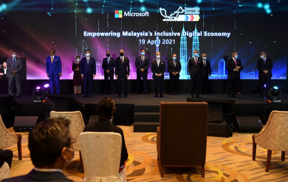 Prime Minister Tan Sri Muhyiddin Yassin (centre) attends the launch of Microsoftu00e2u20acu2122s u00e2u20acu02dcBersama Malaysiau00e2u20acu2122 initiative in Putrajaya April 19, 2021. u00e2u20acu201d Bernama pic
