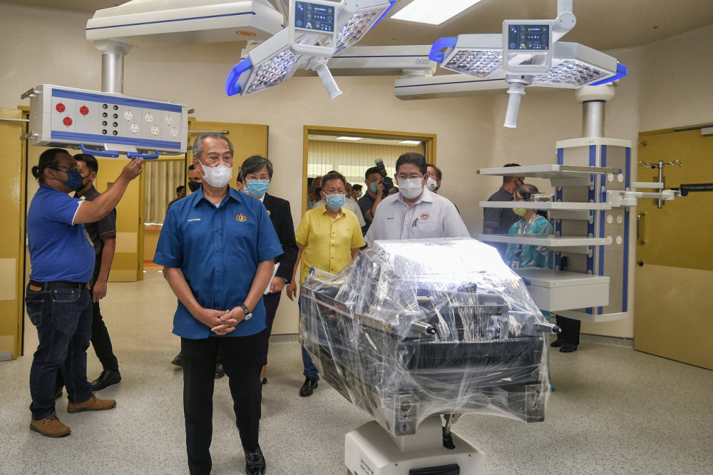 Prime Minister Tan Sri Muhyiddin Yassin visits the Sarawak General Hospital in Kuching, April 2, 2021. u00e2u20acu201d Bernama pic 