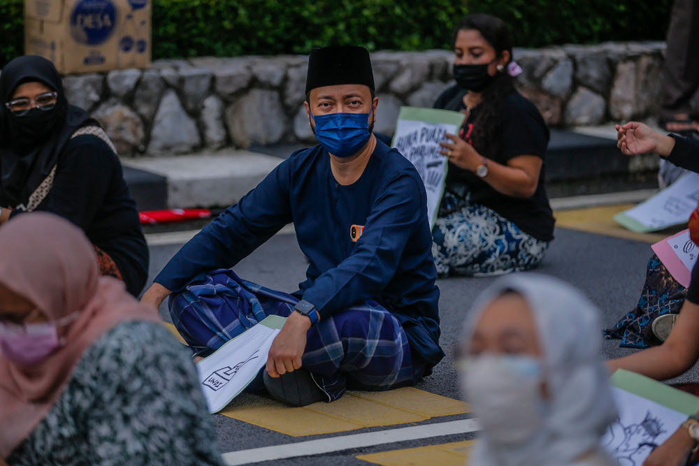 Datuk Seri Mukhriz Mahathir from Pejuang also gathered with Malaysian youths in front of the Parliament building April 30, 2021. ― Picture by Hari Anggara