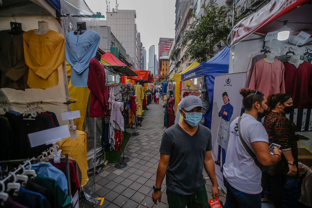 People make shopping preparations for Hari Raya Aidilfitri, at the Aidilfitri Bazaar in Jalan Tuanku Abdul Rahman, April 29, 2021. u00e2u20acu2022 Picture by Hari Anggara