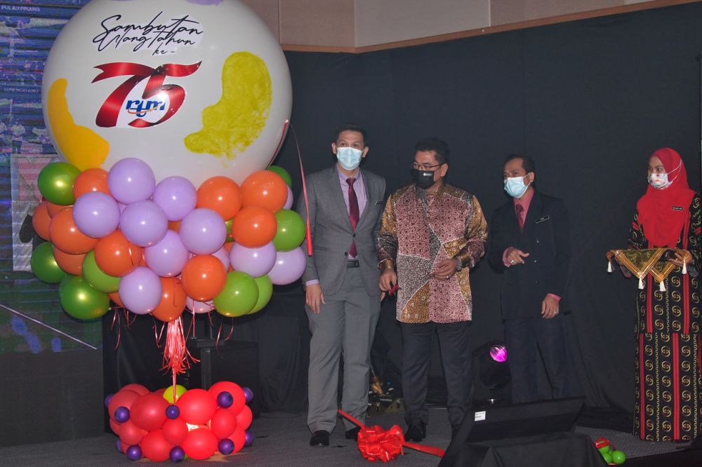 Melaka Chief Minister Datuk Seri Sulaiman Md Ali (second from left) officiates RTMu00e2u20acu2122s 75th anniversary celebrations in Melaka April 1, 2021. u00e2u20acu201d Bernama pic nn