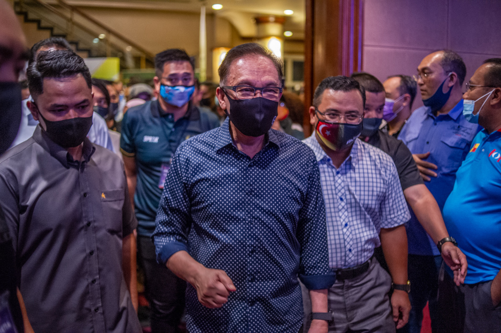 PKR president Datuk Seri Anwar Ibrahim during the Temu Anwar session at Flamingo hotel in Ampang, April 1, 2021. u00e2u20acu201d Picture by Shafwan Zaidon