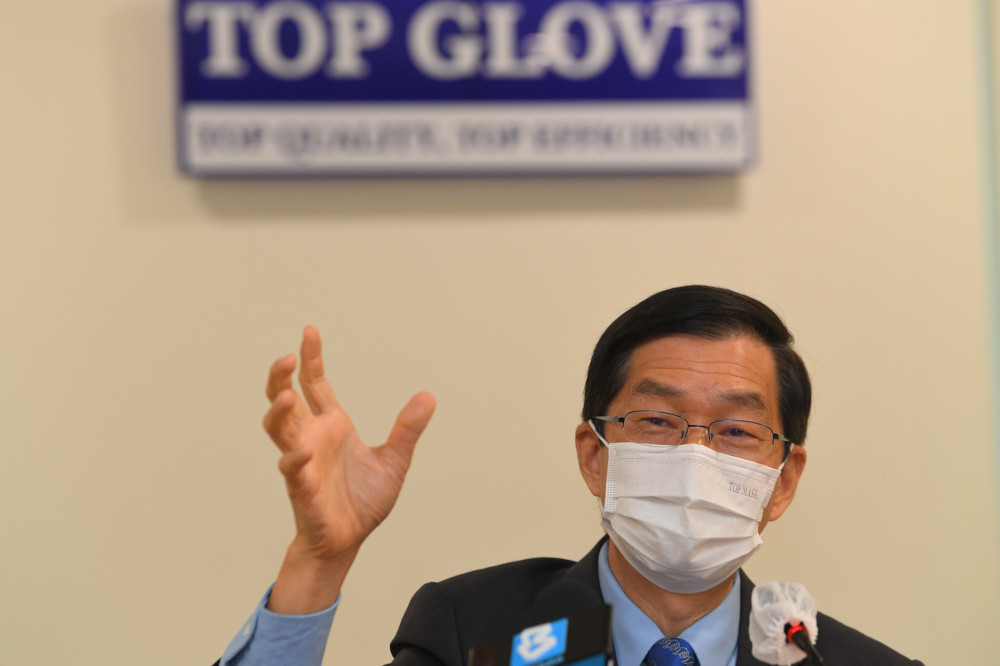 Top Glove managing director Datuk Lee Kim Meow at a press conference after the media walkabout session in Setia Alam, April 16, 2021. u00e2u20acu201d Bernama 
