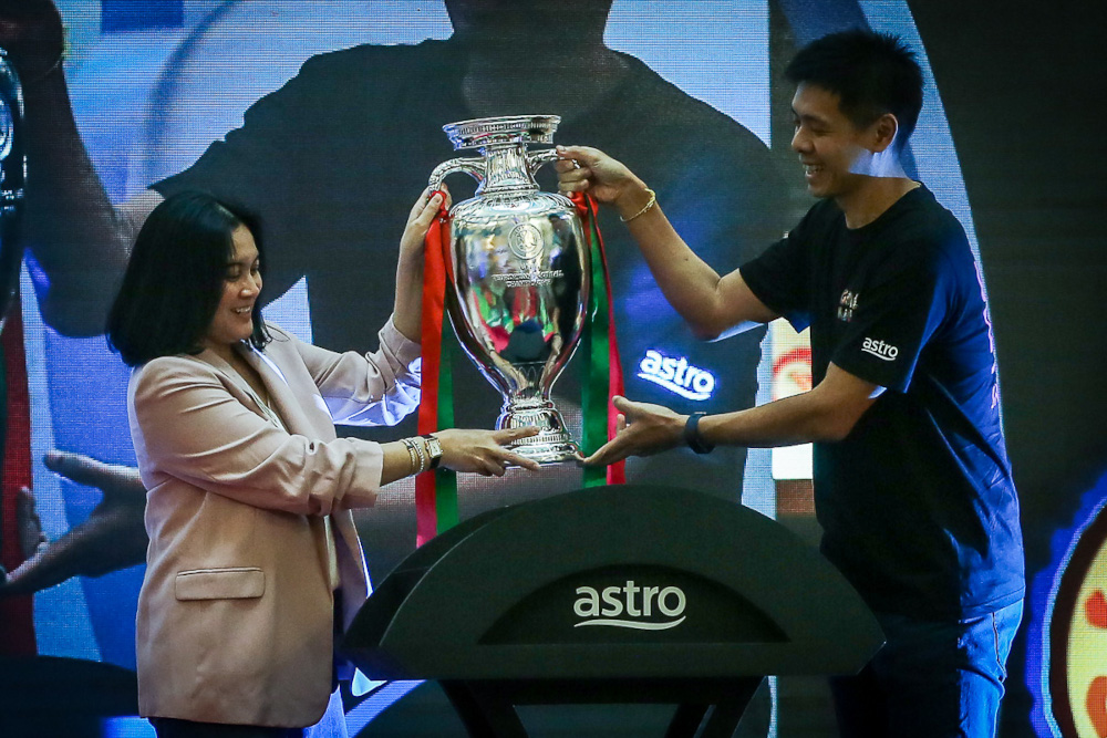 Astro Commercial Director Azlin Arshad (left) and Astro Head of Sports Lee Choong Khay hold up the replica Euro 2020 trophy as a symbol of the launch of the Astro Kick-Off Campaign for Uefa Euro 2020 at Sunway Pyramid April 1, 2021. ― Picture by Yusof Mat Isa