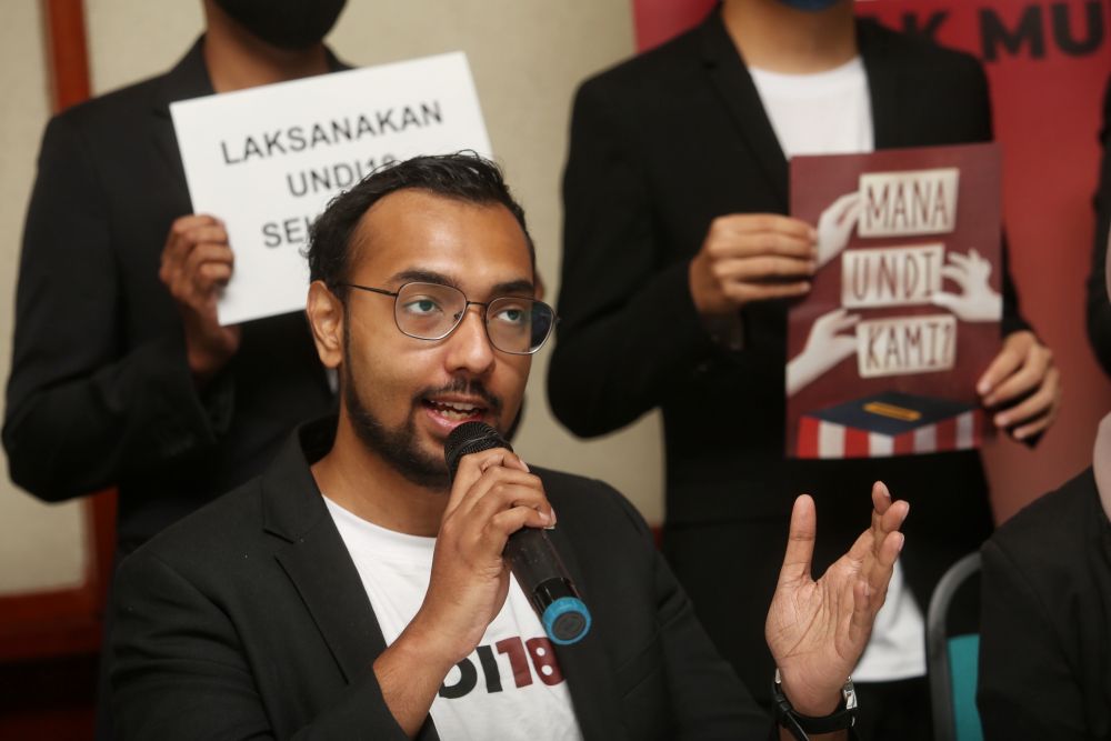 Tharma Pillai speaks during a press conference on Undi18's lawsuit at the Kuala Lumpur and Selangor Chinese Assembly Hall April 2, 2021. — Picture by Choo Choy May