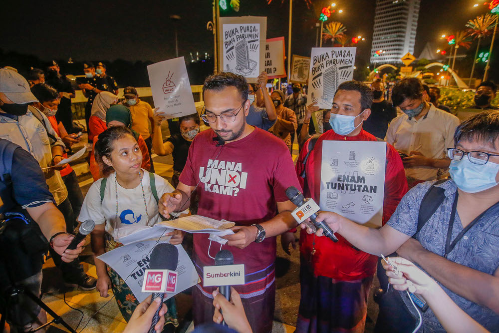 Co-founder of Undi18, Tharma Pillai (centre) together with co-founder MISI’solidartiti, Sarah Irdina (left) speak to reporters in front of the Parliament building, April 30, 2021. ― Picture by Hari Anggara