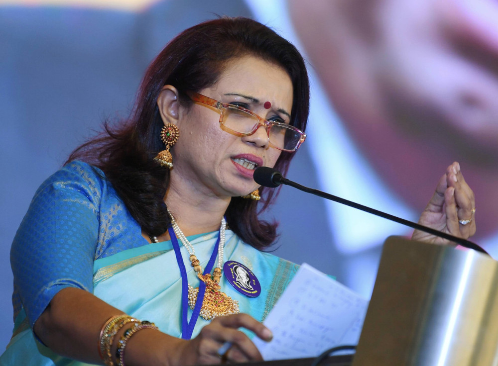 MIC Wanita chief SJ Usha Nandhini speaks at the MICu00e2u20acu2122s Putera, Puteri, Wanita and Youth wingsu00e2u20acu2122 annual general assemblies in Klang, April 2, 2021. u00e2u20acu201d Bernama pic 