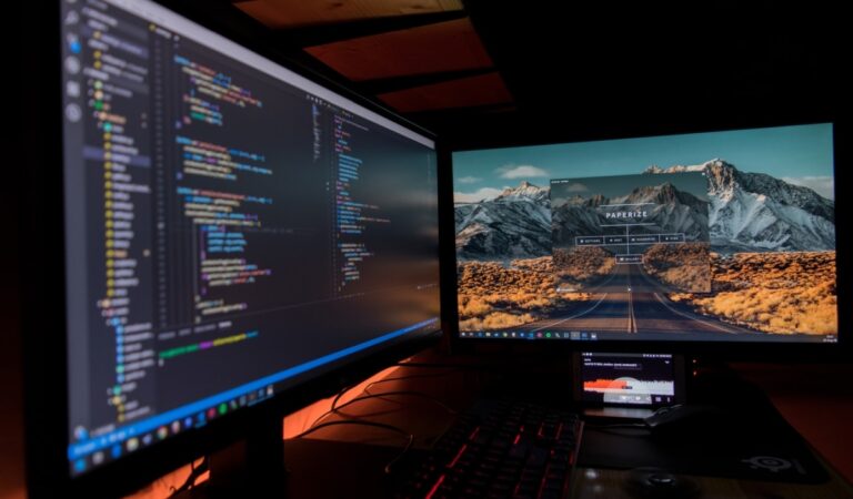 When your PC is connected to external monitors over a DisplayPort connector, and your device goes to sleep, your apps are then moved to different locations when you wake your machine up. u00e2u20acu2022 SoyaCincau pic