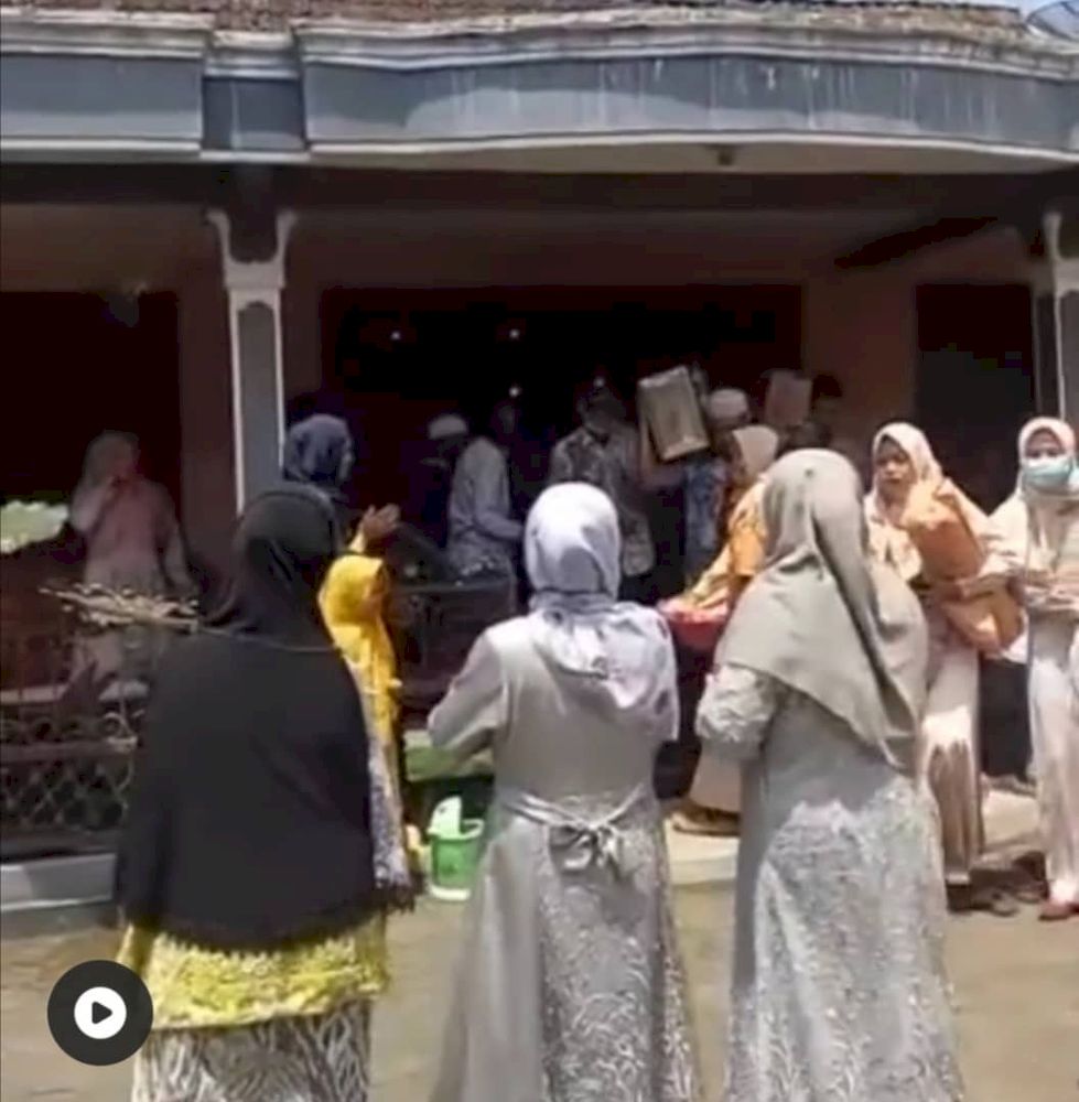 An Indonesian man nearly married the wrong woman after Google Maps led him to the wrong house. u00e2u20acu201d Screenshot from Instagram/ borobudurnews