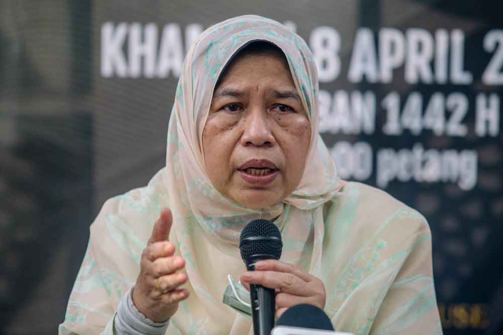 Housing and Local Government Minister Datuk Zuraida Kamaruddin speaks during a press conference in Ampang April 8, 2021. u00e2u20acu201d Picture by Firdaus Latif