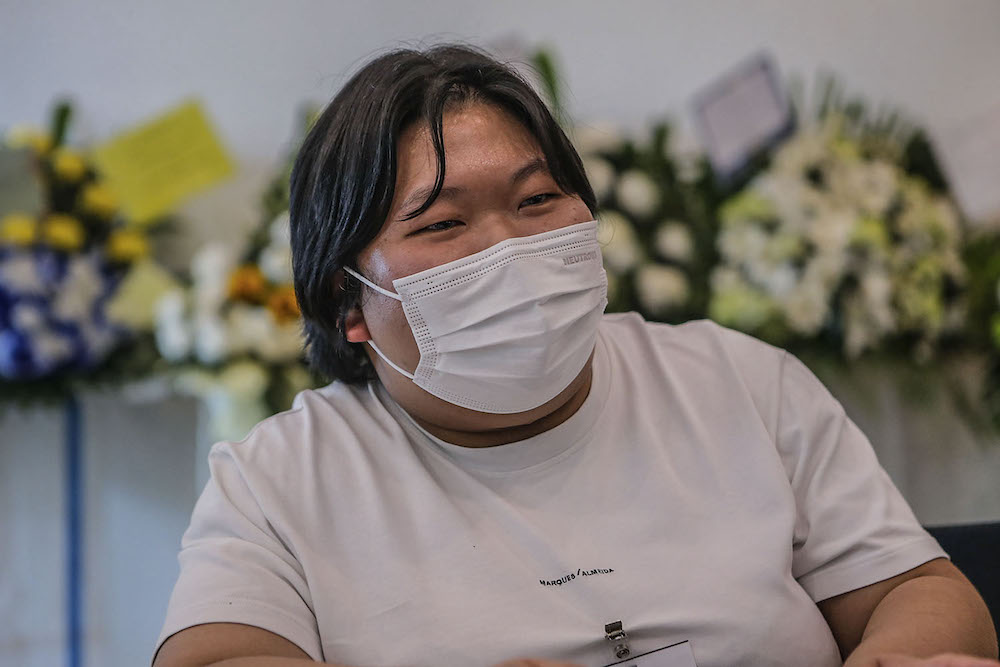 Datuk Wong Sai Wan’s daughter, Wong Pik Yen speaks to Malay Mail at Xiao En Centre in Cheras, Kuala Lumpur May 15, 2021. ― Picture by Hari Anggara