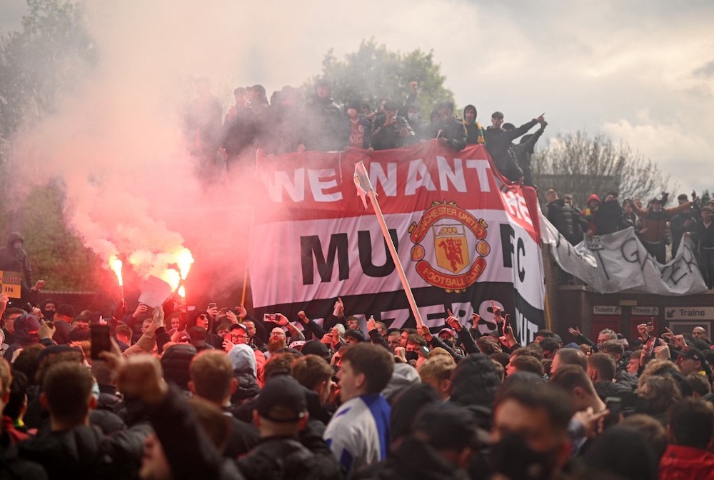 Supporters protest against Manchester United's owners, outside English Premier League club Manchester United's Old Trafford stadium in Manchester, north west England on May 2, 2021. u00e2u20acu201d AFP picnn