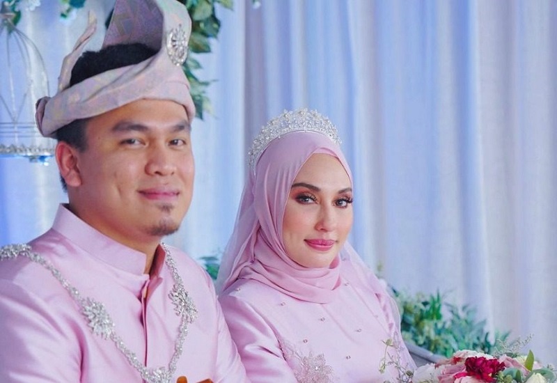 Zarina told Eilyas that sheu00e2u20acu2122s not interested in being his u00e2u20acu02dcsugar mummy.u00e2u20acu2122 u00e2u20acu201d Picture via Instagram/anjoulielavocah1