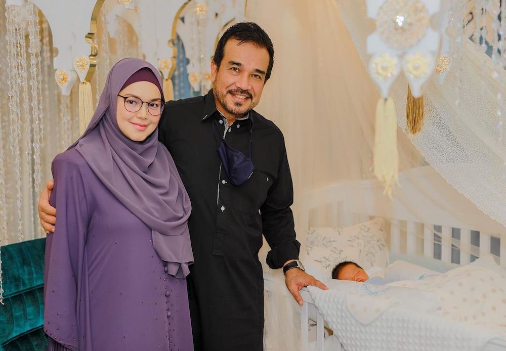 Siti and her husband Datuk K at their newborn sonu00e2u20acu2122s tahnik ceremony on April 26. u00e2u20acu201d Picture from Instagram/@ctdknn