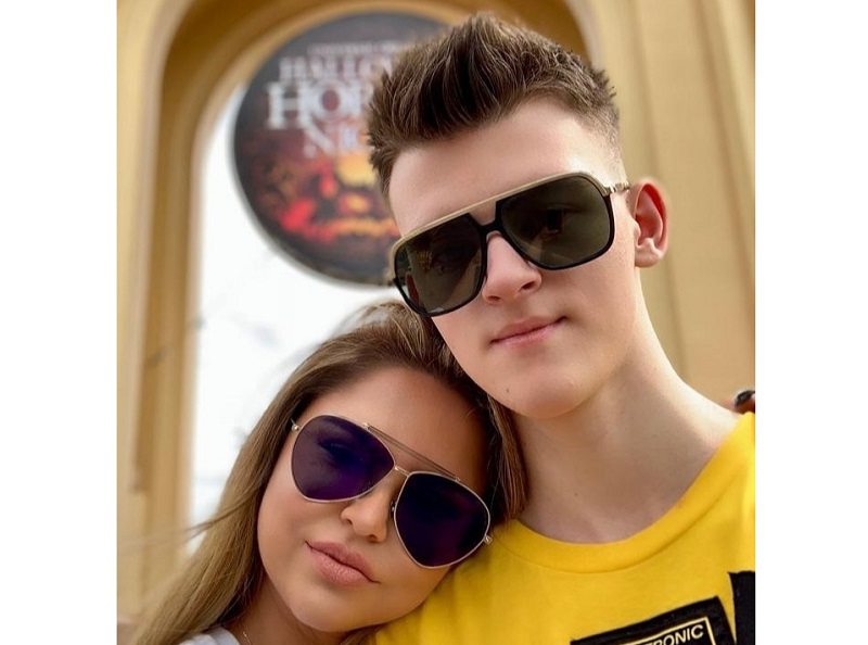 London-based model Leonardo Hathaway (right) helps his mother Lucene Duarte opened an OnlyFans account in the hopes of getting more pocket money. u00e2u20acu201d Photo via Instagram/ leonardohathaway