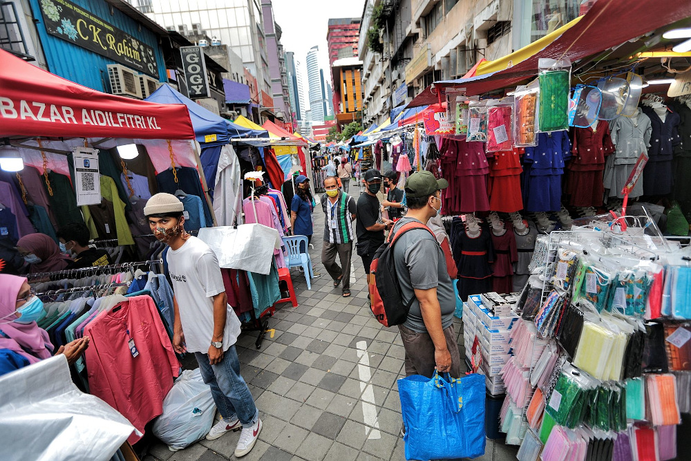 A view of people shopping for Hari Raya Aidilfitri at Jalan Tuanku Abdul Rahman despite MCO 3.0 in Kuala Lumpur and Selangor May 8, 2021. u00e2u20acu201d Picture by Ahmad Zamzahuri