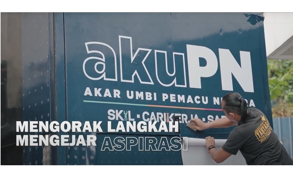 The AkuPN platform consists of three applications namely, u00e2u20acu02dcCari Kerjau00e2u20acu2122, u00e2u20acu02dcSkilu00e2u20acu2122 and u00e2u20acu02dcSapotu00e2u20acu2122, for job seekers, those interested in augmenting their skill set and those who wish to grow their business, respectively.  u00e2u20acu201d Screen capture via YouTub