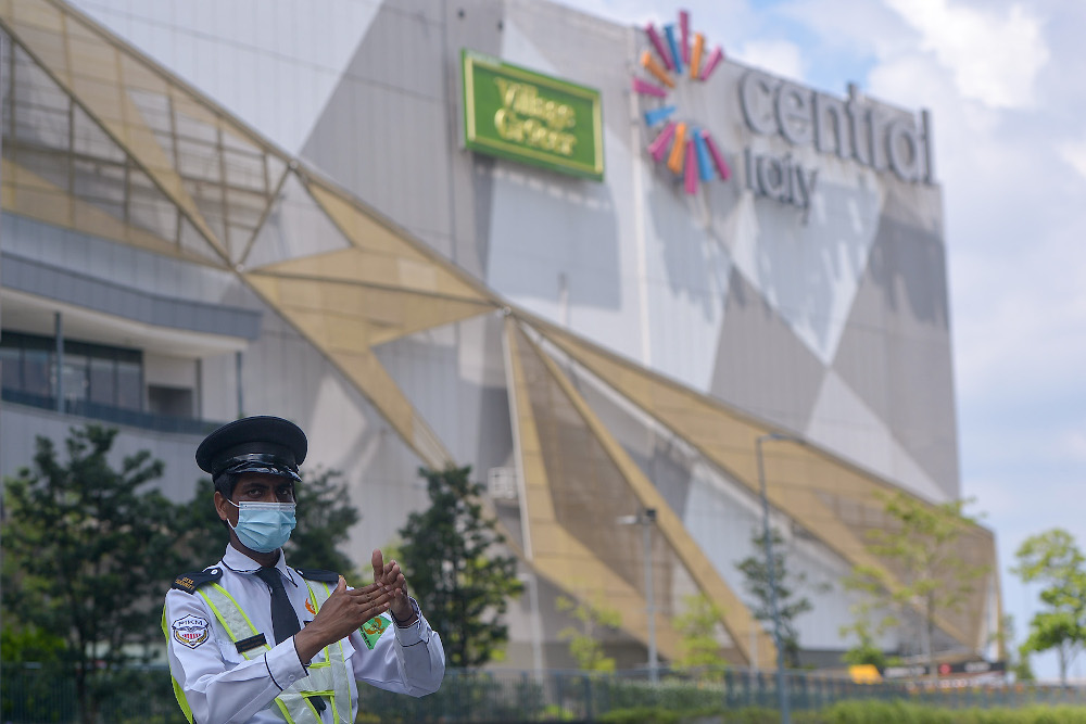 Malls are closed from May 9-11 as part of HIDE requirement during MCO 3.0 at Central I-City Mall May 9, 2021. — Picture by Miera Zulyana